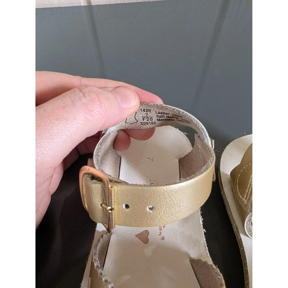 Salt Water Sandals Sun-San Sweetheart Gold Leather Heart Cutout Sandals Size 7